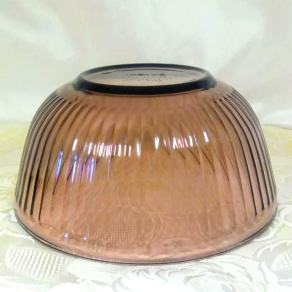 Pyrex vintage Amethyst purple ribbed mixing bowl